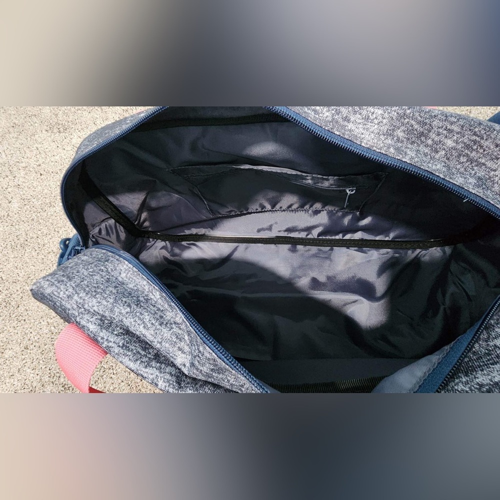 Adidas athletic bag - Picture 3 of 3